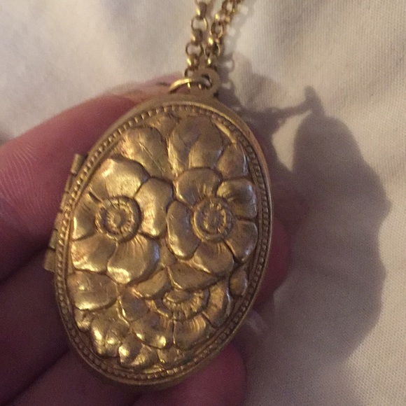 Floral Locket - Picture 2 of 5
